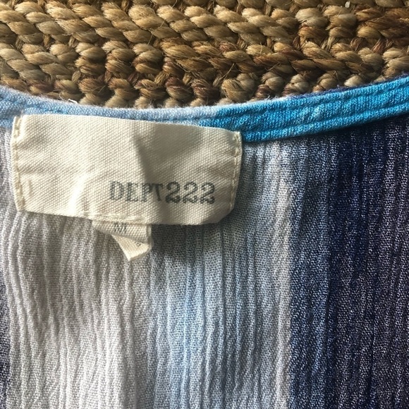 DEPT222 | Blue stripe Cold Shoulder top - Picture 3 of 8